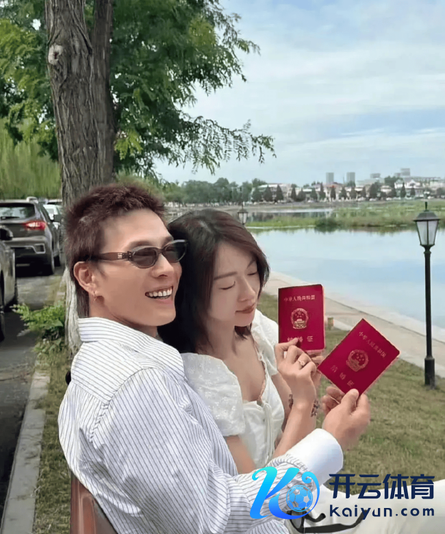 吴谨言洪尧海南度假被偶遇 享受二东说念主天下恩爱幸福