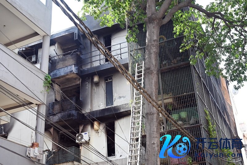 2026年5月3日，印度新德里Vivek Vihar区一栋四层住宅楼因空调爆炸激励大火，变成至少9东说念主物化，20东说念主获救。 IC Photo